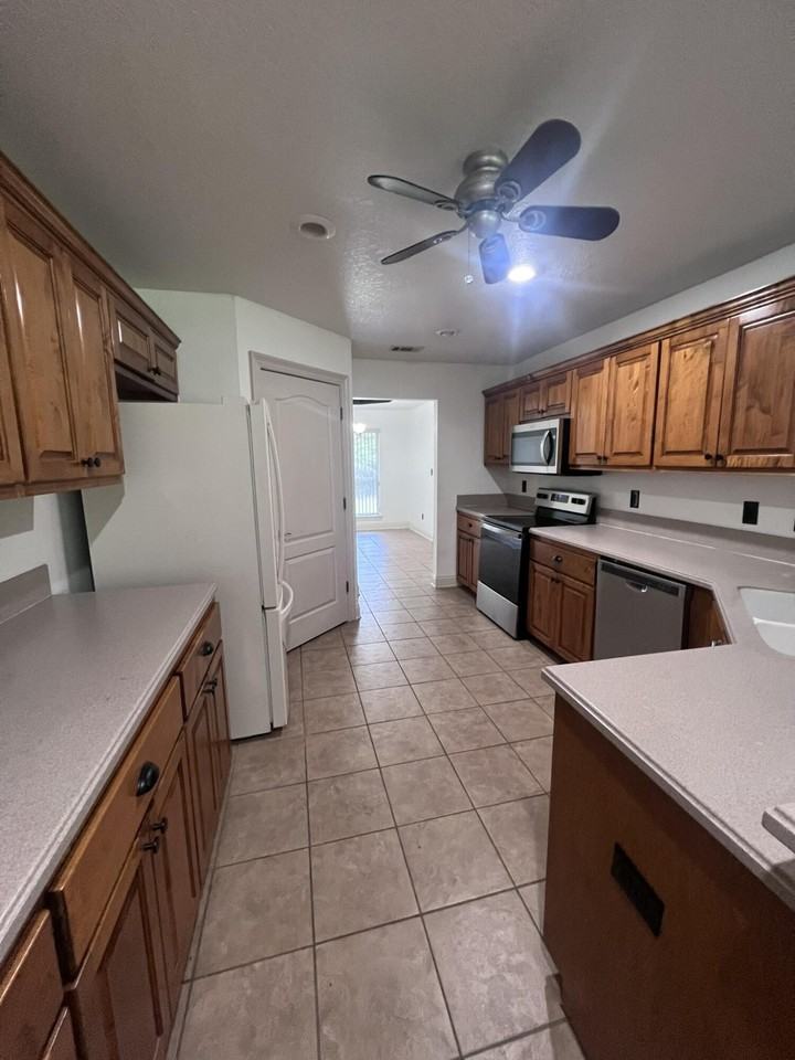 591 Ridge Lake Rd - Photo 5 of 36