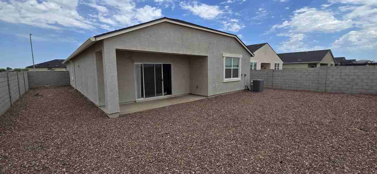 1527 E Lardner Dr #1 - Photo 2 of 30