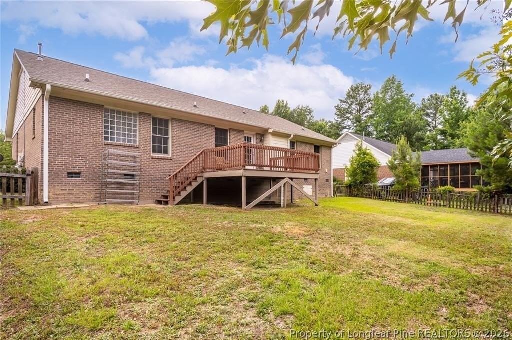 402 Roundtree Dr - Photo 2 of 41