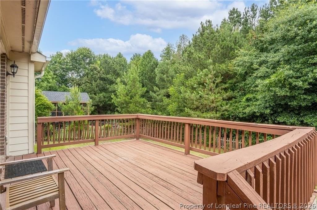 402 Roundtree Dr - Photo 3 of 41