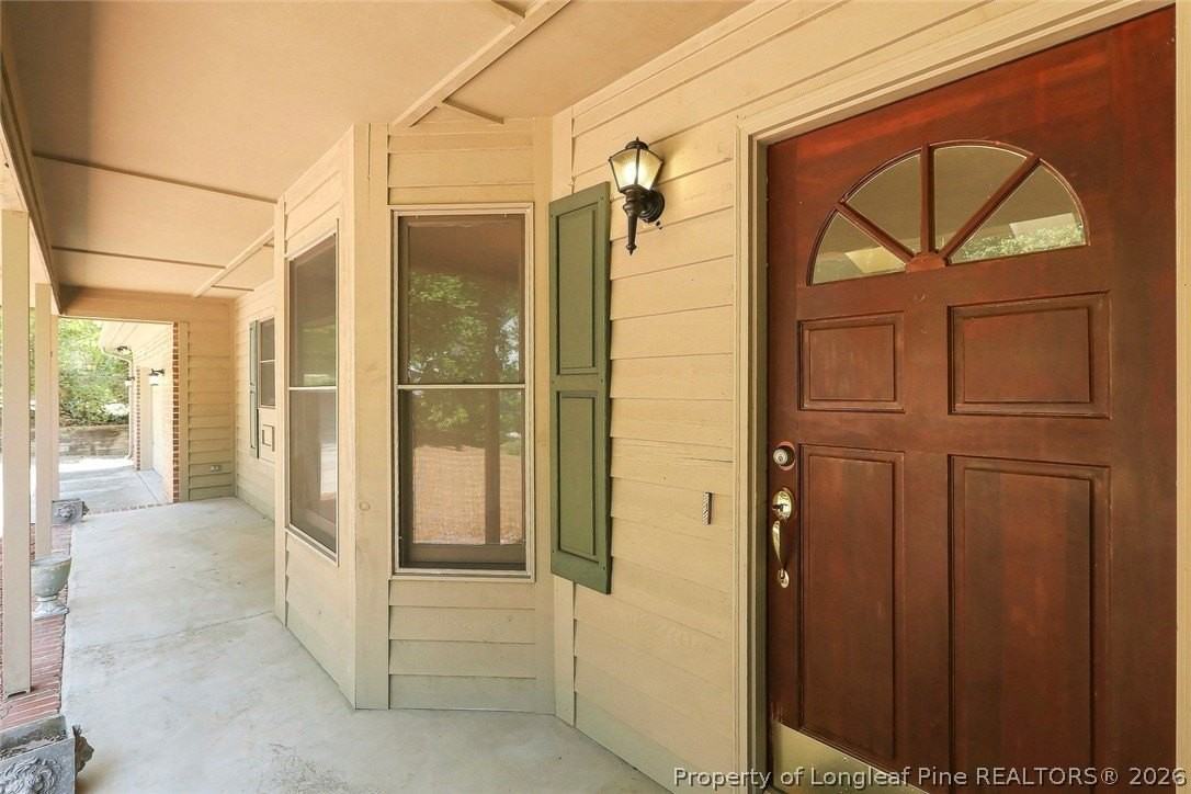 709 Essex Ct - Photo 3 of 29