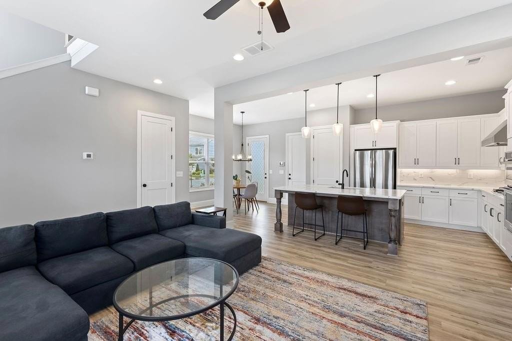 2018 Cobblestone Way - Photo 4 of 35