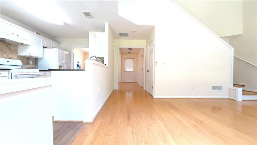 135 Friars Head Dr - Photo 7 of 36