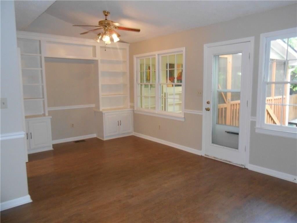 1135 Country Club Pl Nw - Photo 4 of 27