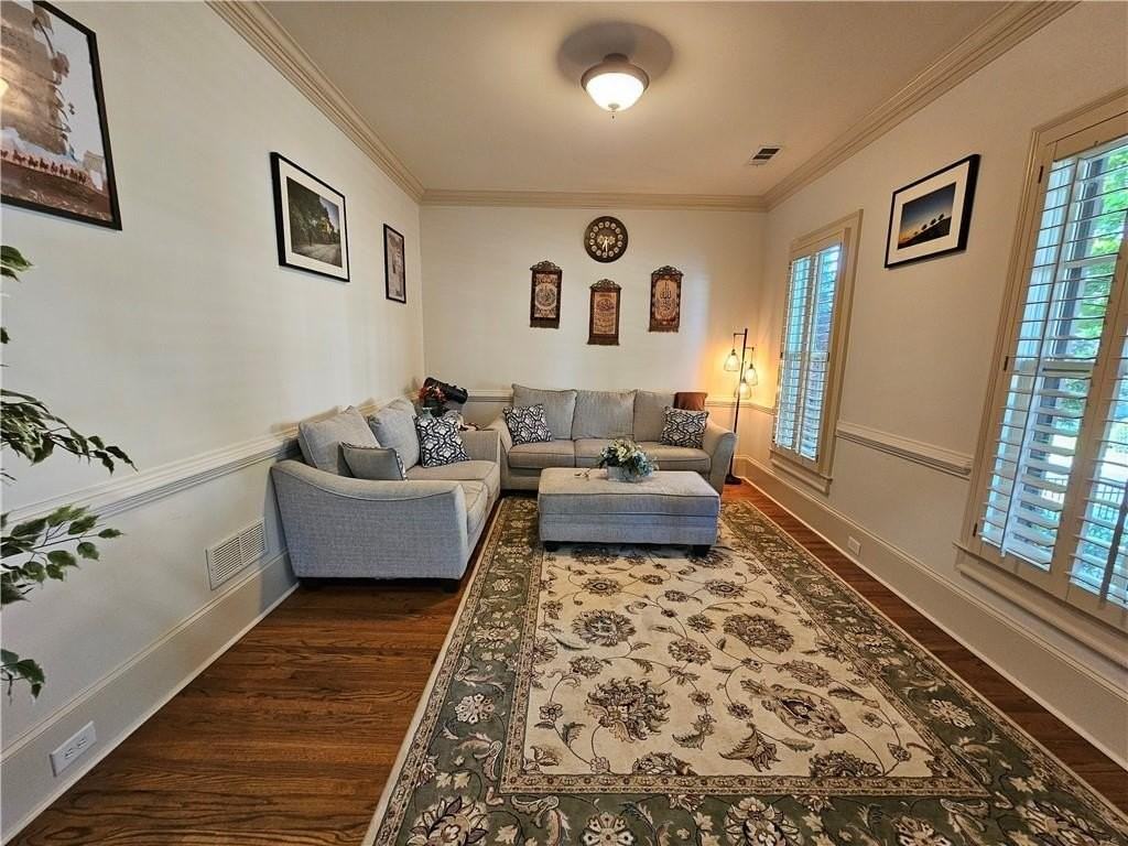 10924 Waters Rd - Photo 3 of 44