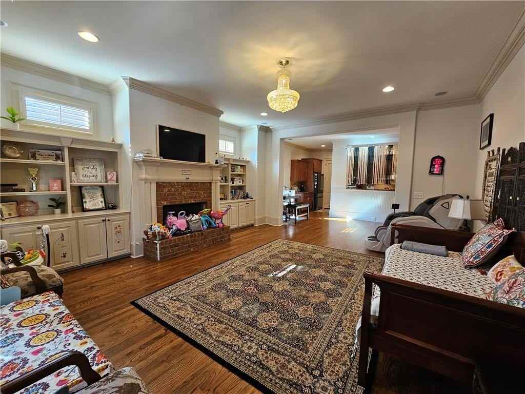 10924 Waters Rd - Photo 4 of 44