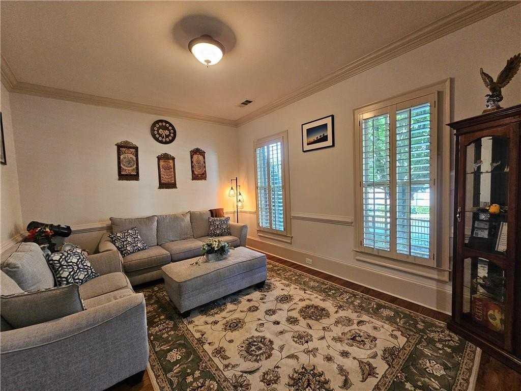 10924 Waters Rd - Photo 5 of 44