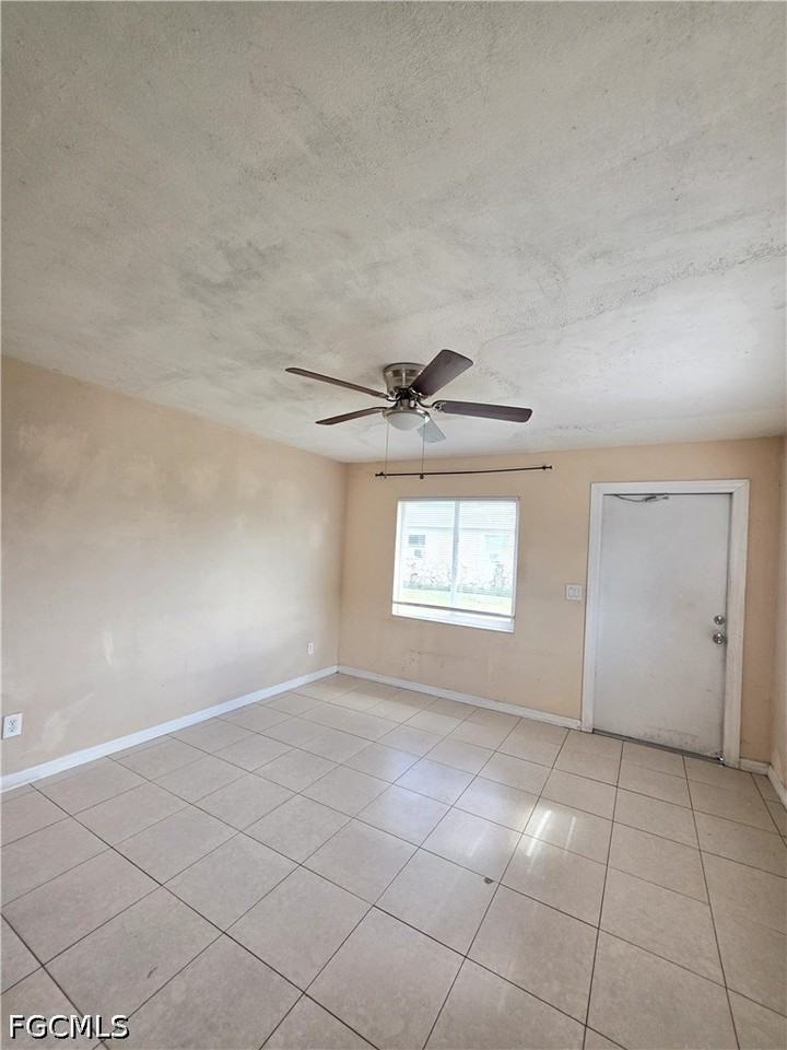 5546 6th Ave - Photo 3 of 12