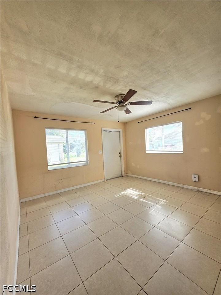 5546 6th Ave - Photo 5 of 12