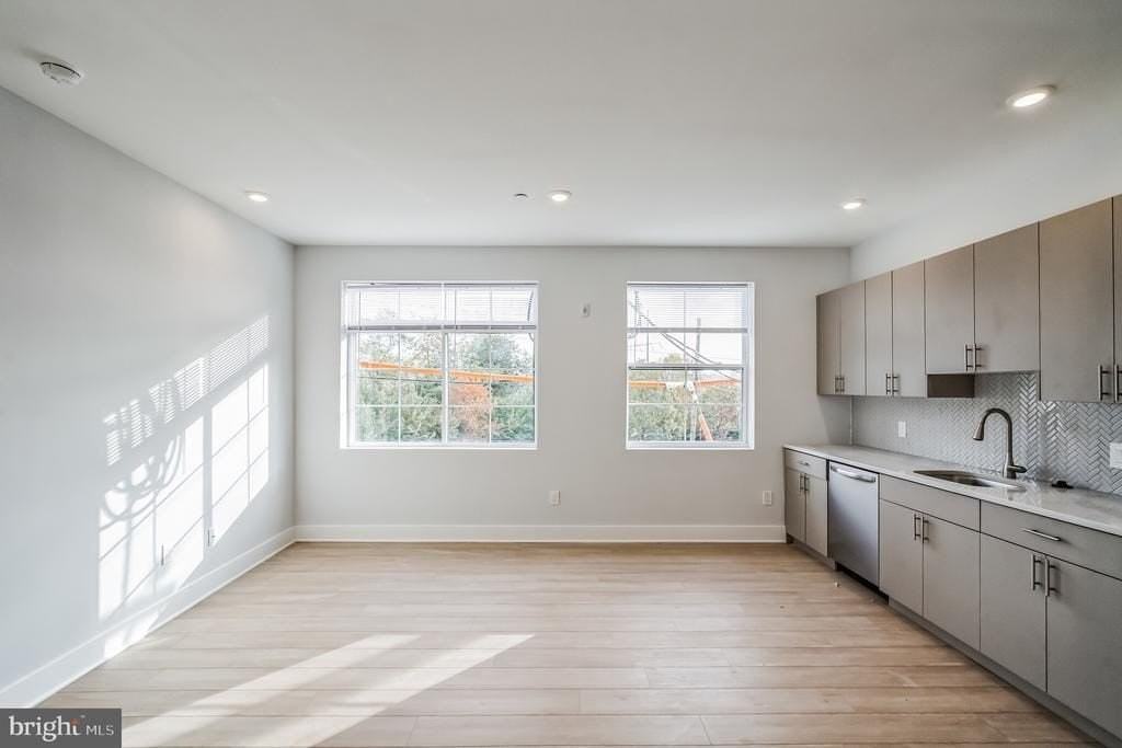 646 N 32nd St - Photo 2 of 14