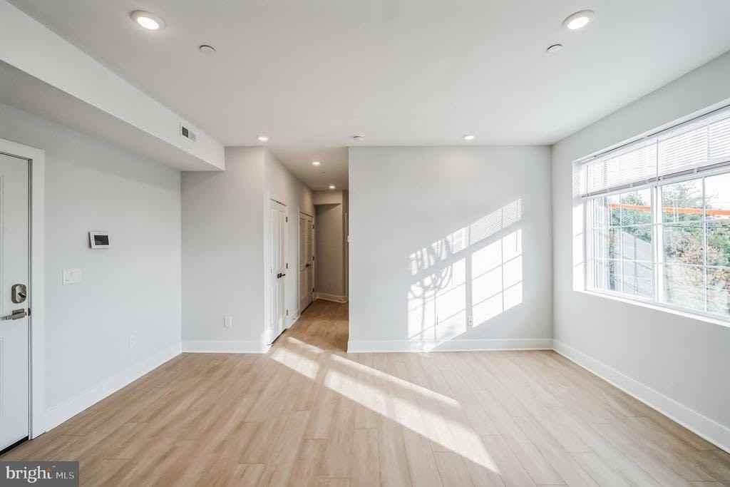 646 N 32nd St - Photo 3 of 14