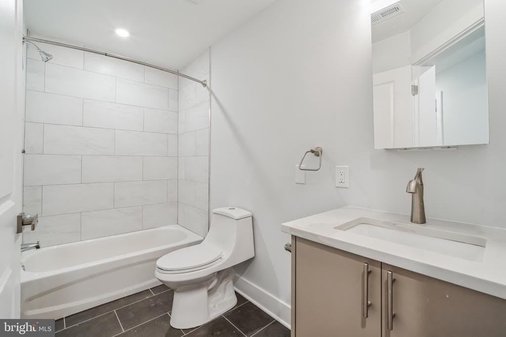 646 N 32nd St - Photo 5 of 14