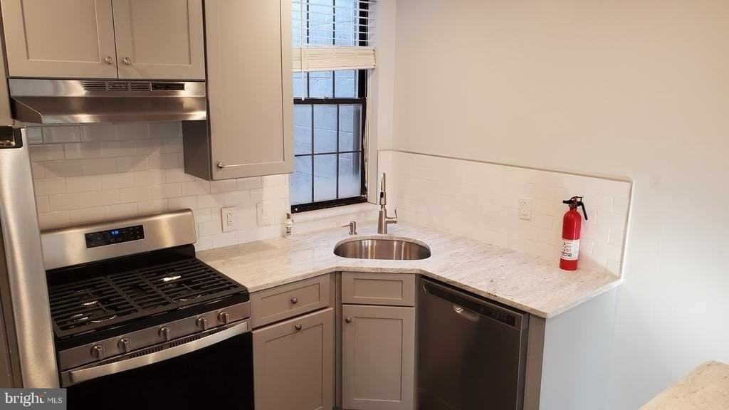 315 Monroe St - Photo 3 of 16