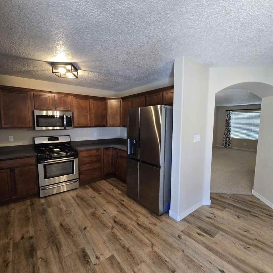 9101 Old Mill St Nw - Photo 6 of 35