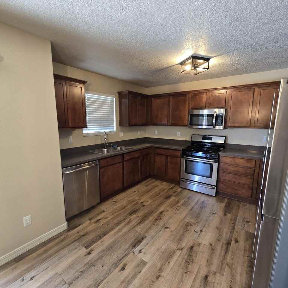 9101 Old Mill St Nw - Photo 7 of 35