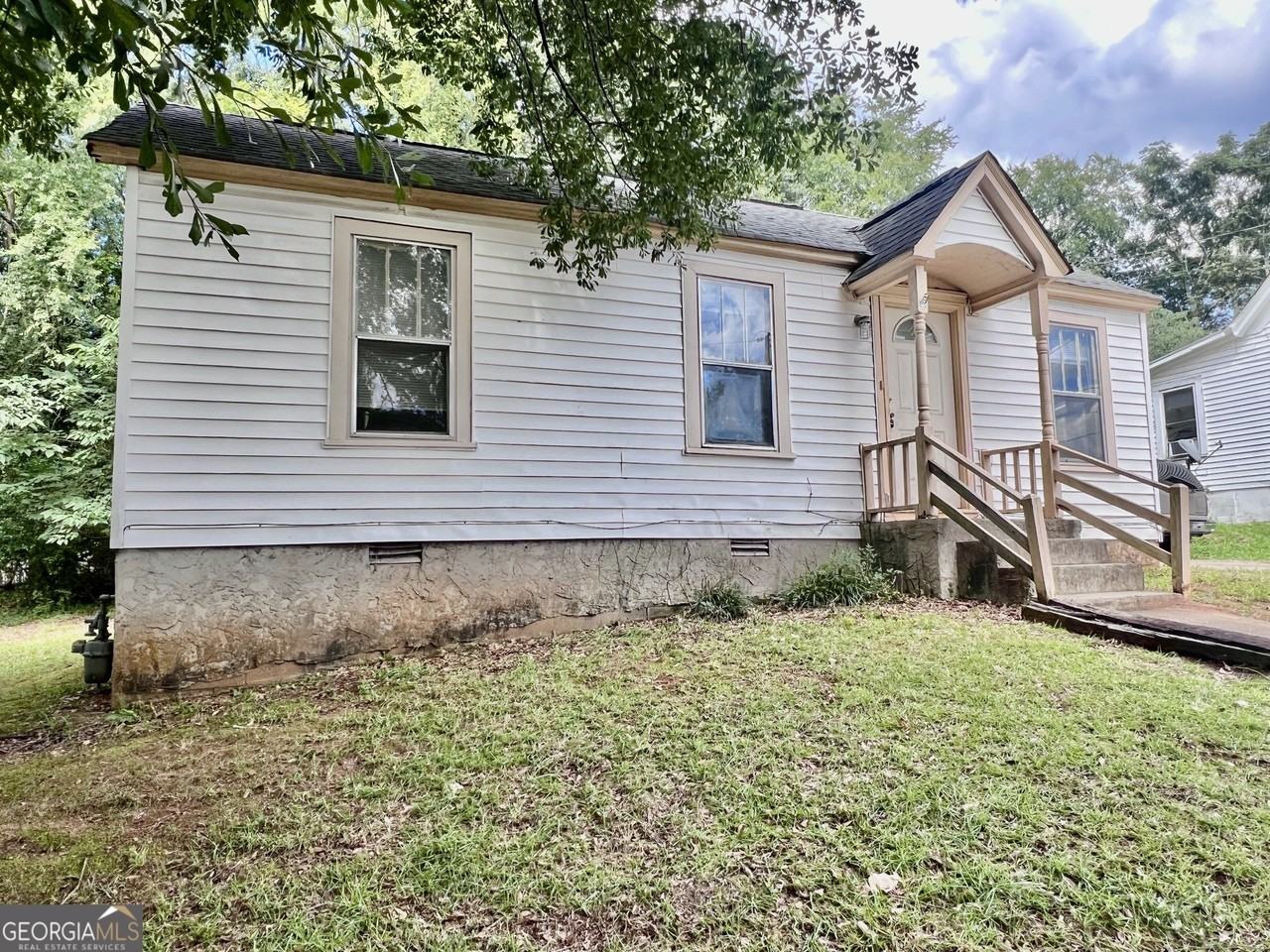 145 Herring St - Photo 3 of 21
