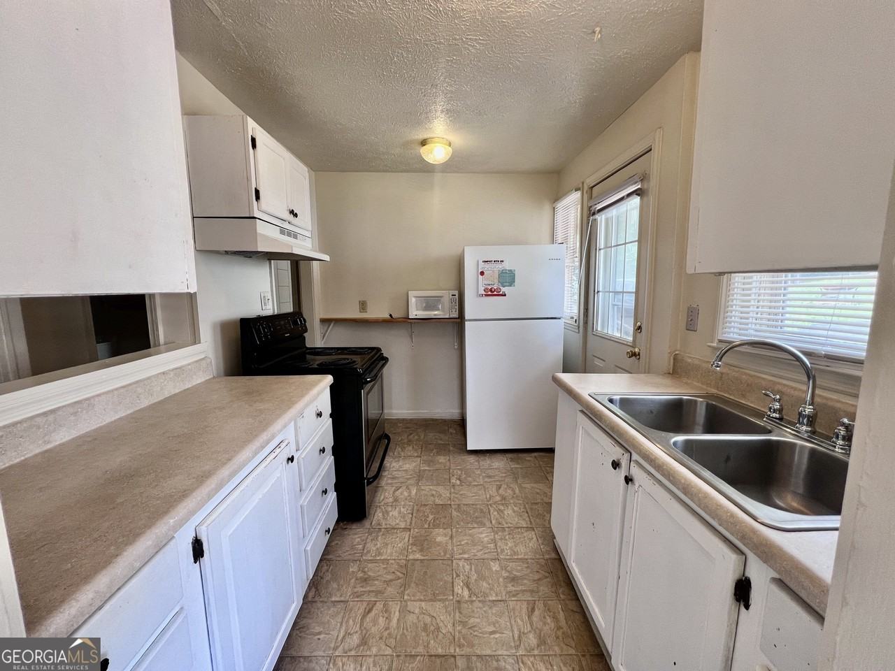 145 Herring St - Photo 7 of 21