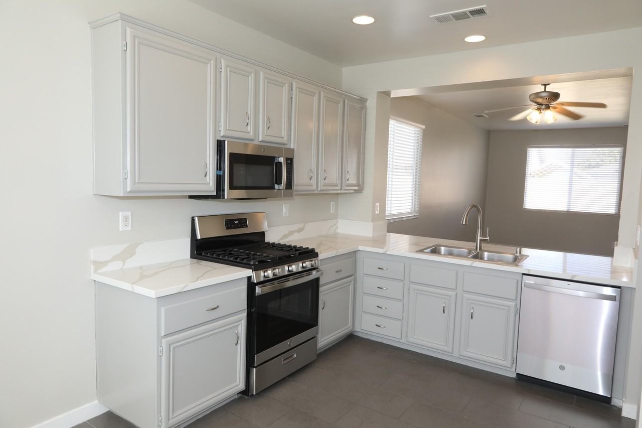 1559 W Avenue H4 - Photo 2 of 16
