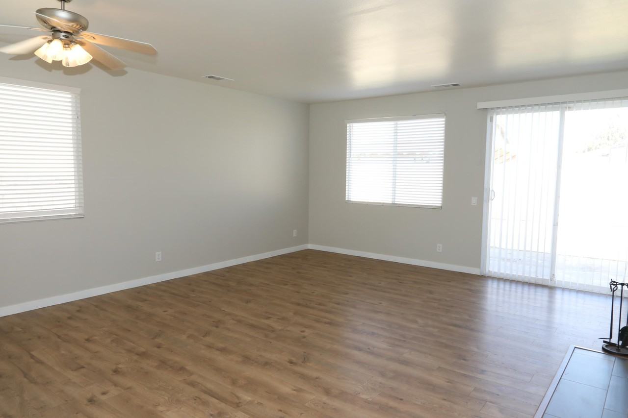 1559 W Avenue H4 - Photo 4 of 16