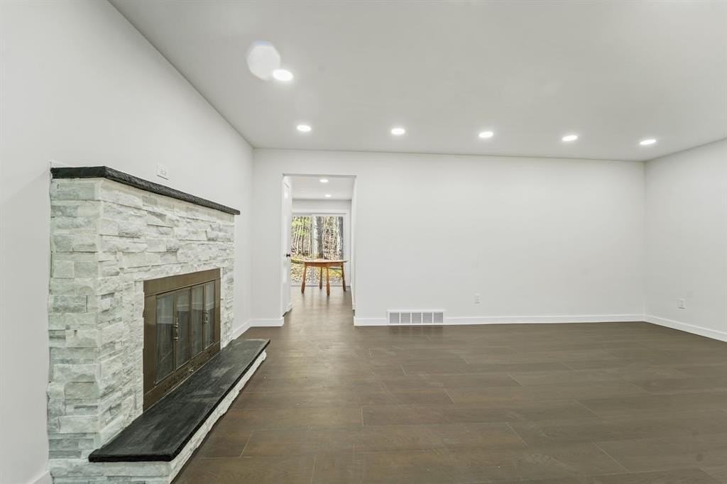 110 Mill St - Photo 3 of 32