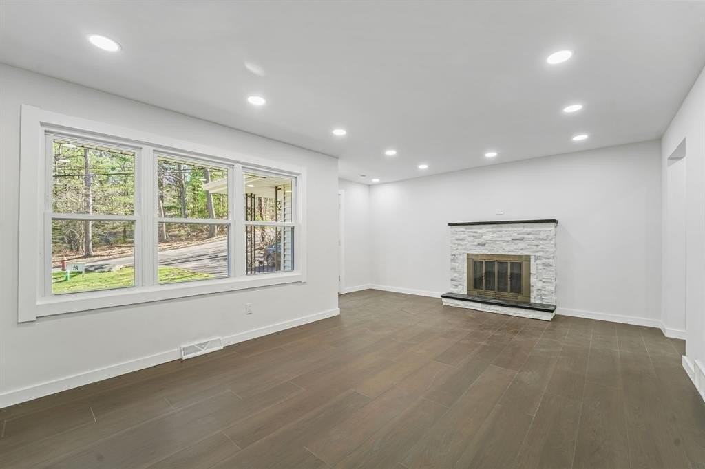 110 Mill St - Photo 5 of 32