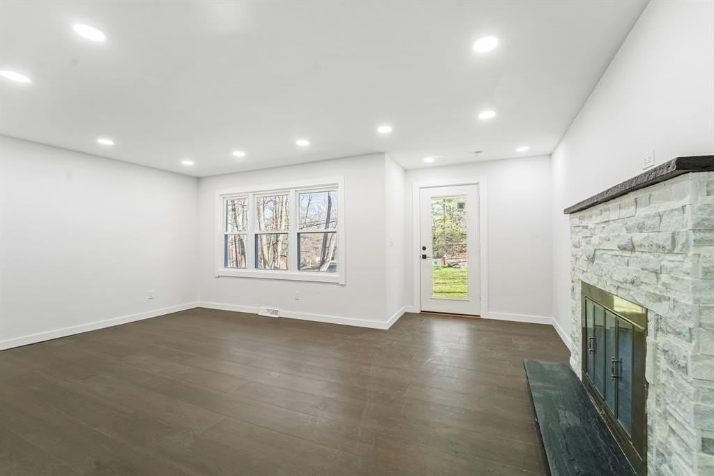 110 Mill St - Photo 6 of 32