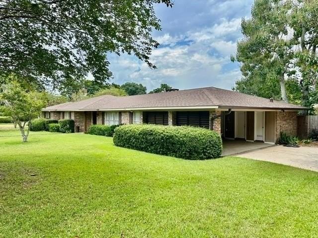 503 Highland Woods Dr W