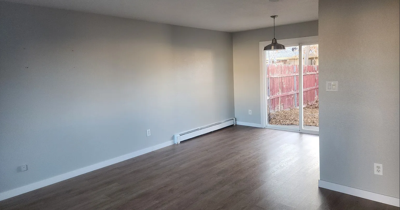 523 1/2 Gardner Way #1 - Photo 3 of 8
