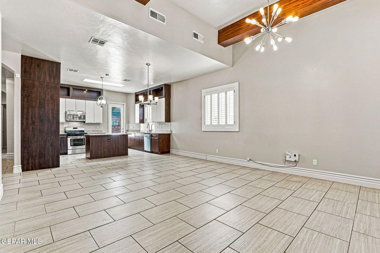 3203 Red Orchard Dr - Photo 4 of 32