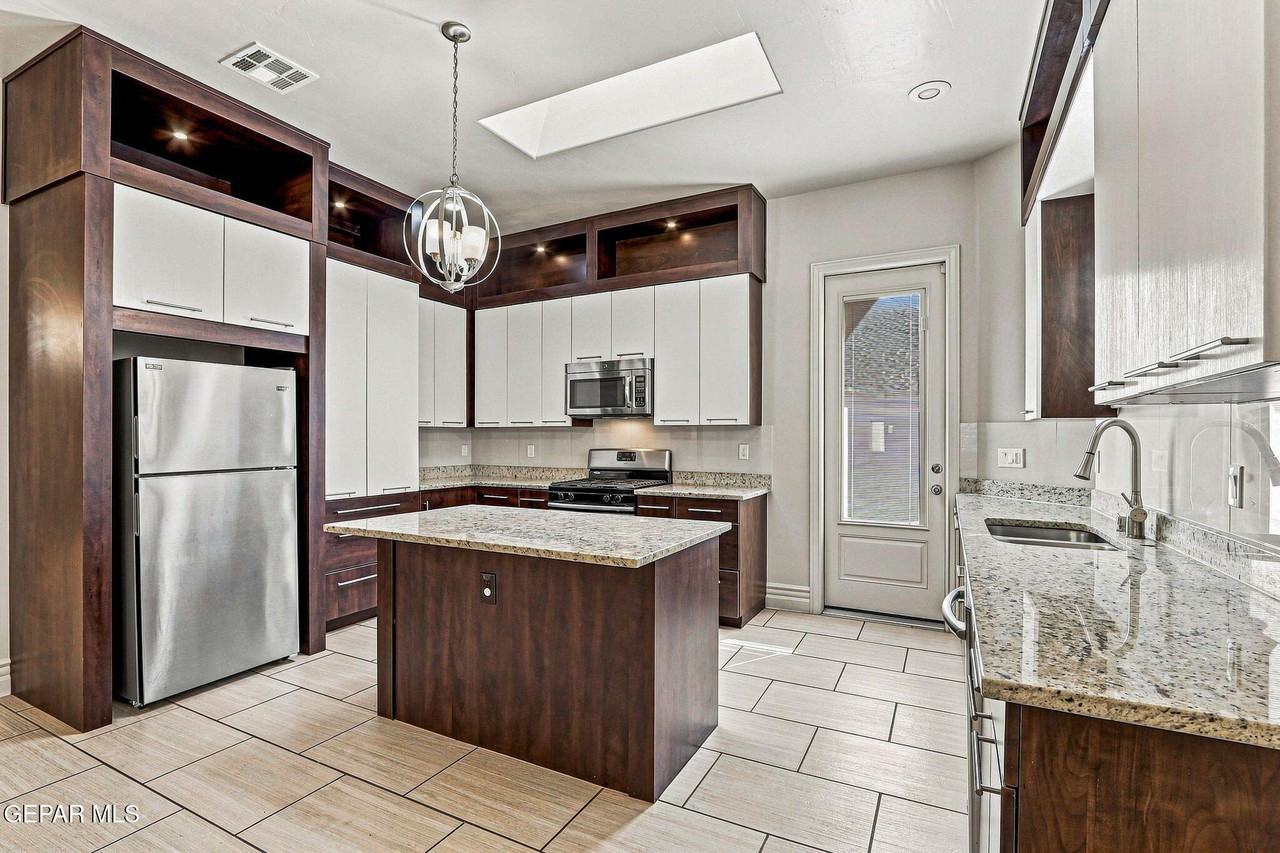 3203 Red Orchard Dr - Photo 7 of 32