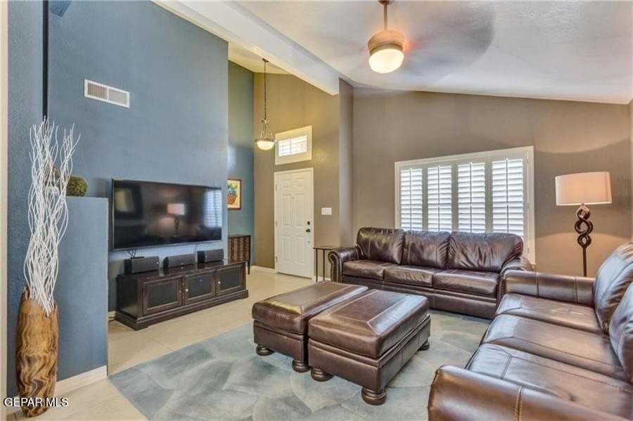 7067 Crown Ridge Dr - Photo 2 of 21
