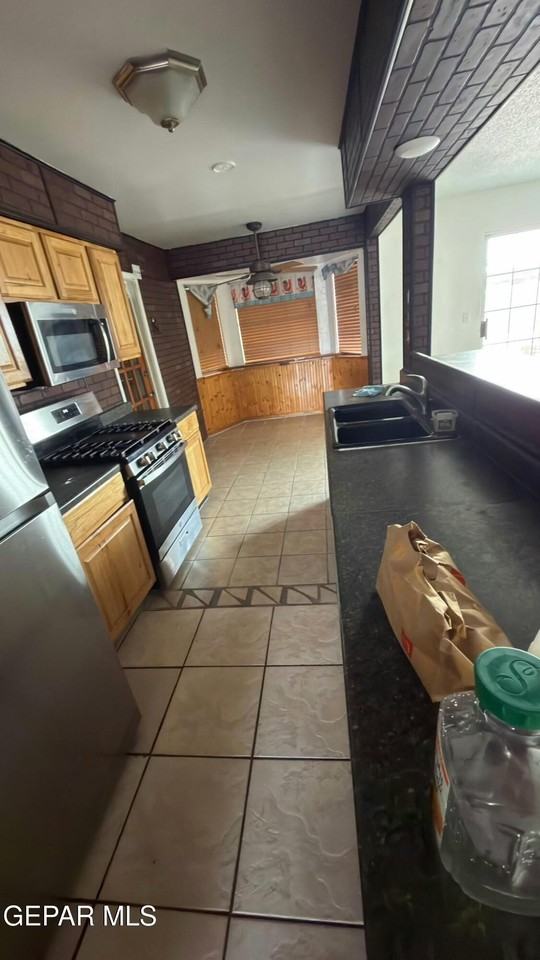 4825 Rolling Stone Ave - Photo 3 of 16