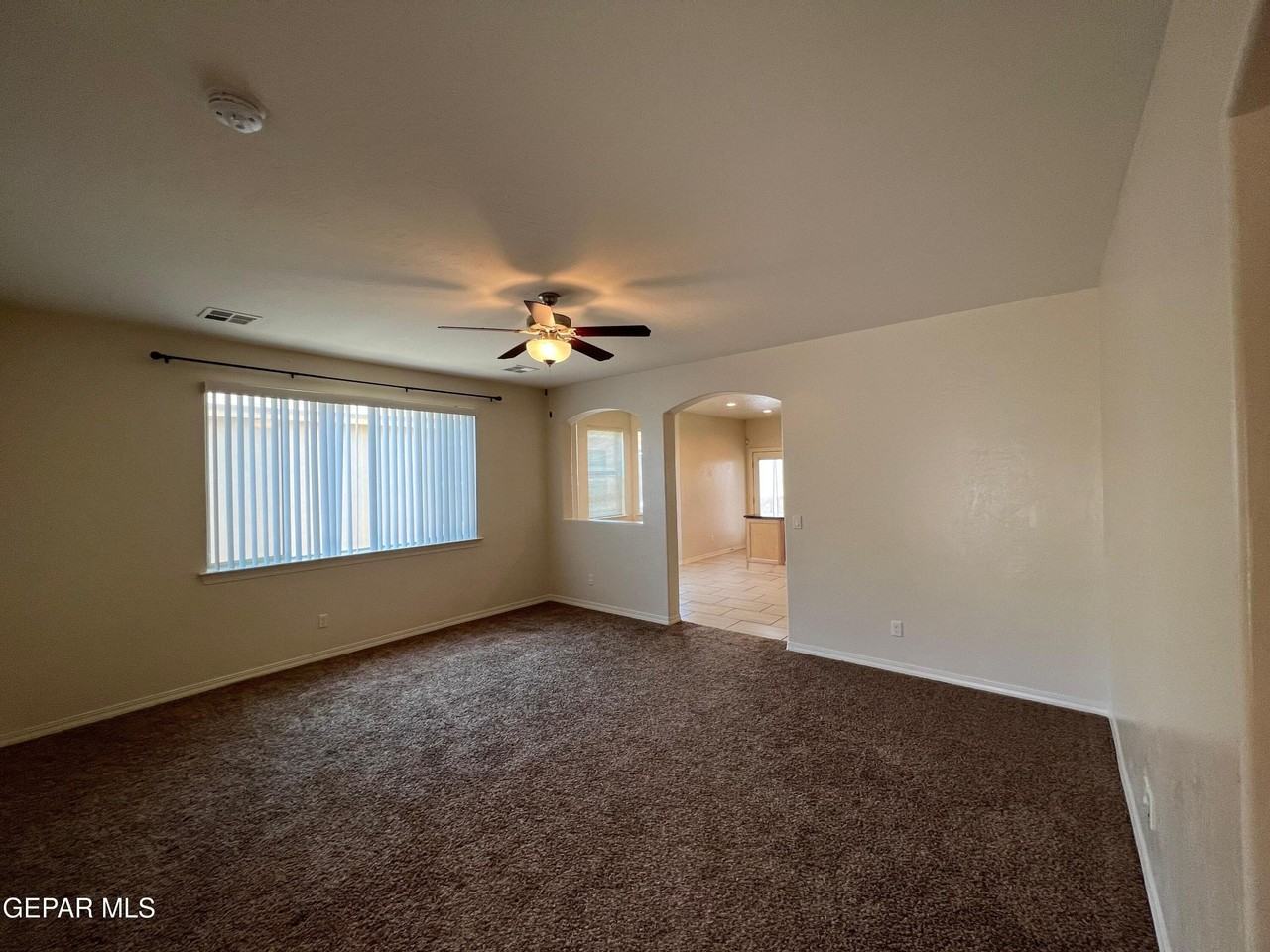 147 N Manzanita Dr - Photo 2 of 13
