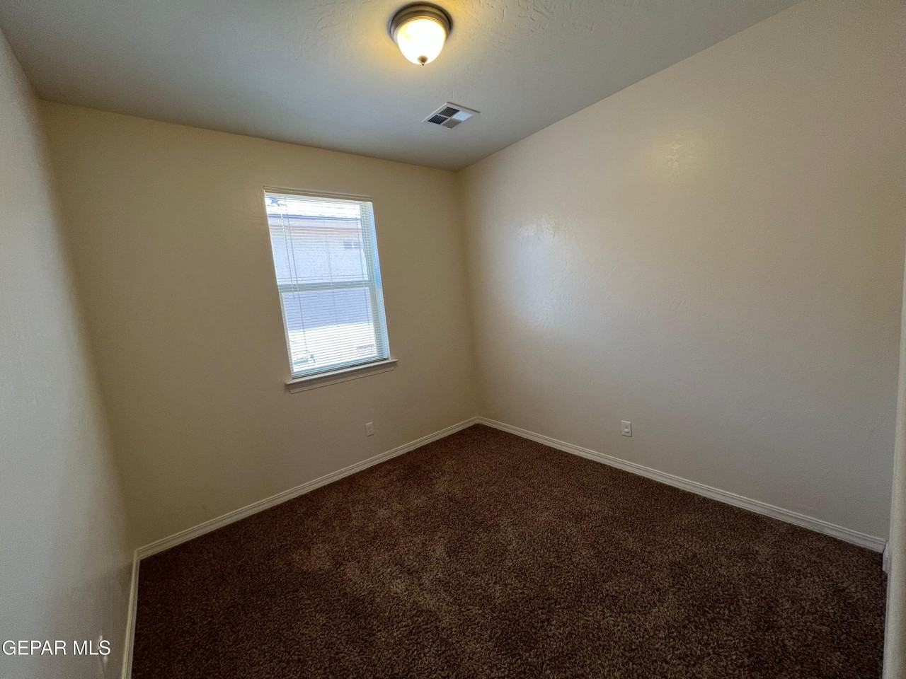 147 N Manzanita Dr - Photo 5 of 13