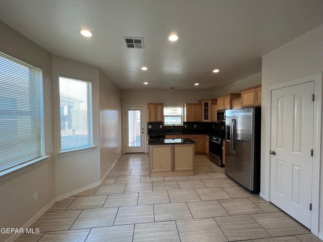 147 N Manzanita Dr - Photo 6 of 13