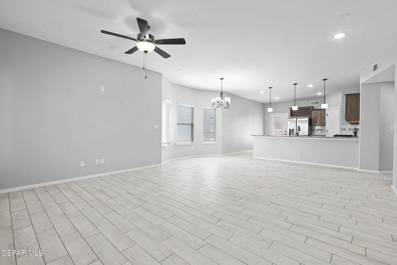 932 Texas Madrone Dr - Photo 5 of 29