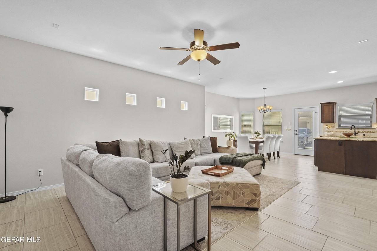 2113 William Caples St - Photo 5 of 29