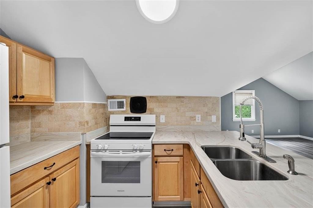 600 Mansfield St #C - Photo 3 of 17