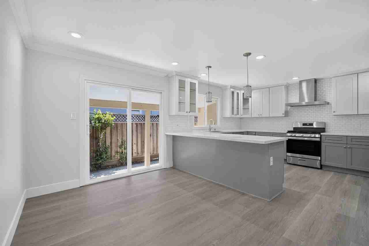 549 N 21st St #1 - Photo 3 of 10
