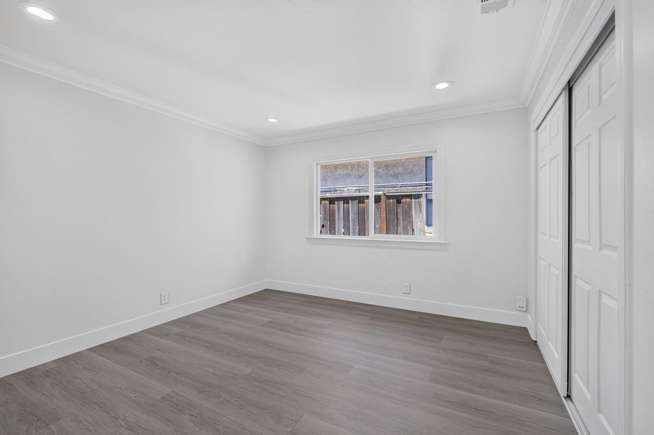 549 N 21st St #1 - Photo 5 of 10