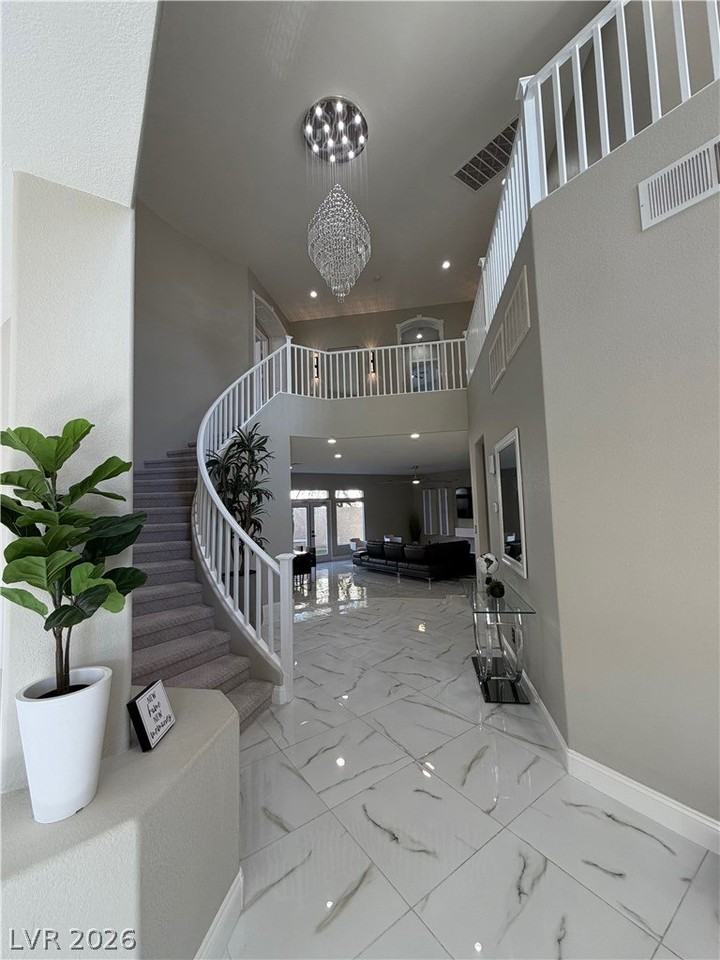 8922 Rio Verde Ave - Photo 5 of 50