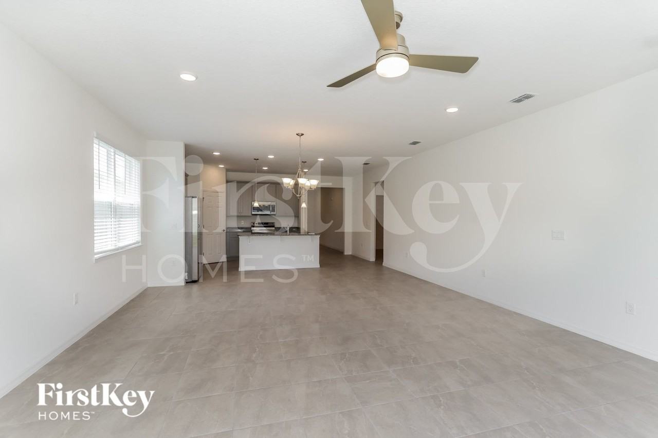 560 Crown Rose Dr - Photo 2 of 16