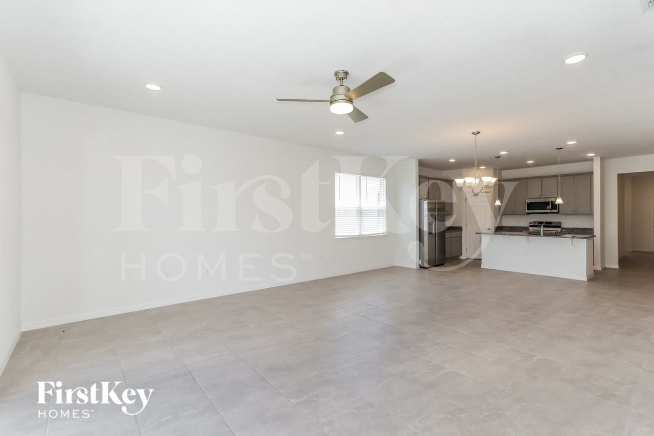 560 Crown Rose Dr - Photo 3 of 16