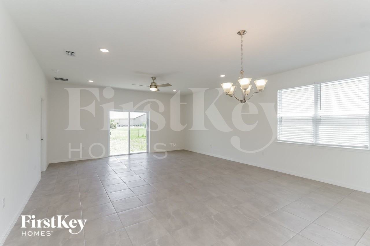 560 Crown Rose Dr - Photo 4 of 16