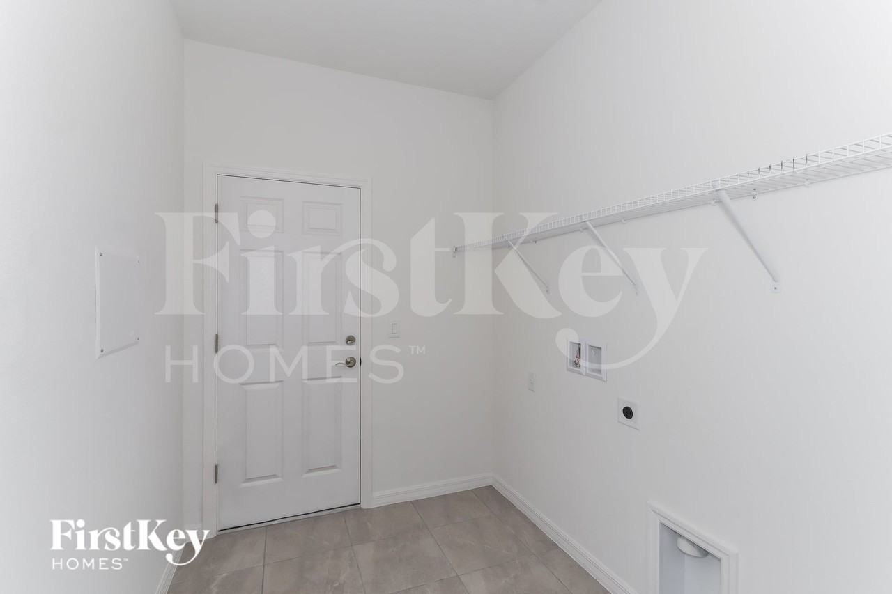 560 Crown Rose Dr - Photo 6 of 16