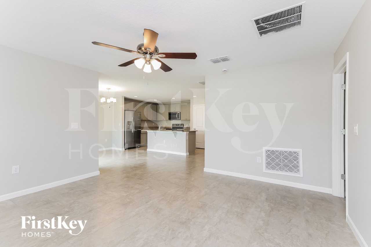 211 Southern Breeze Loop - Photo 3 of 16