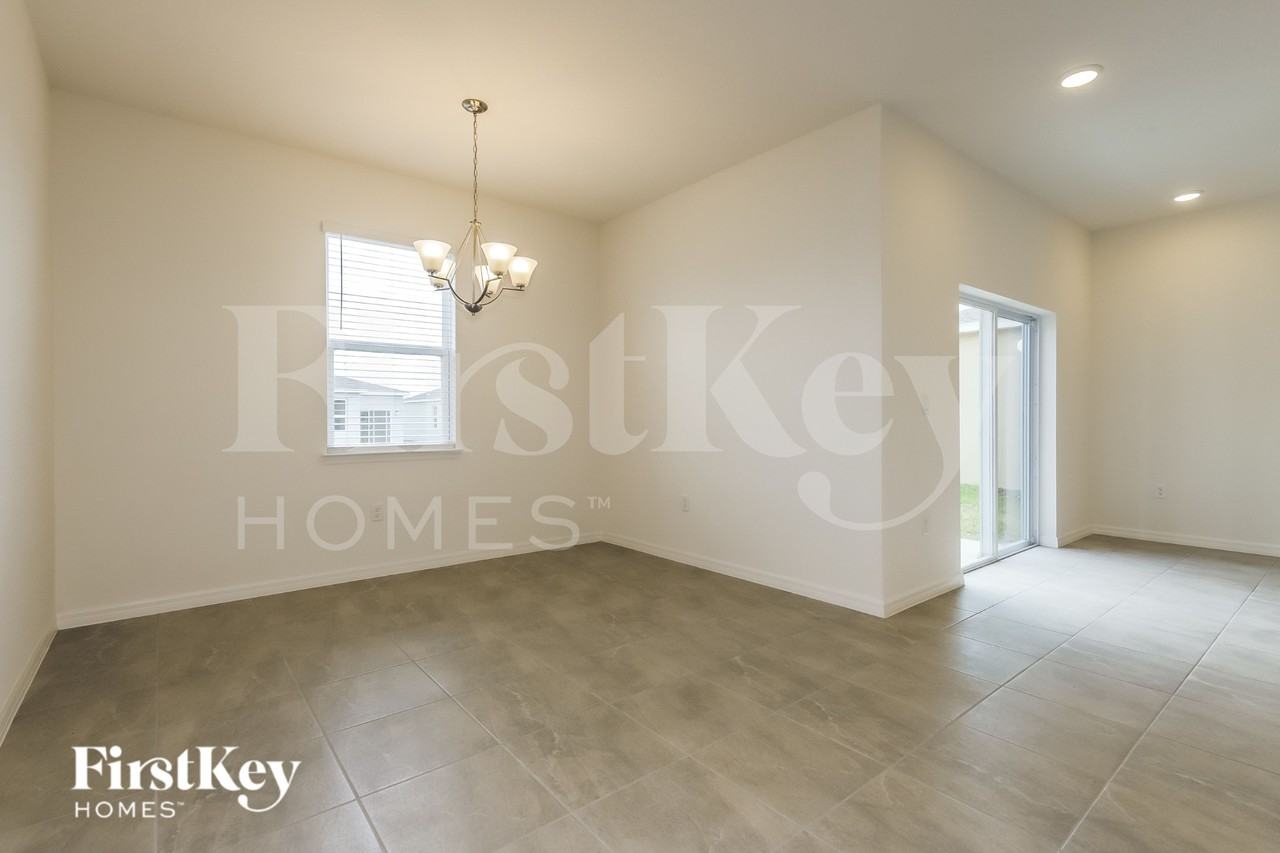 527 Crown Rose Dr - Photo 5 of 16