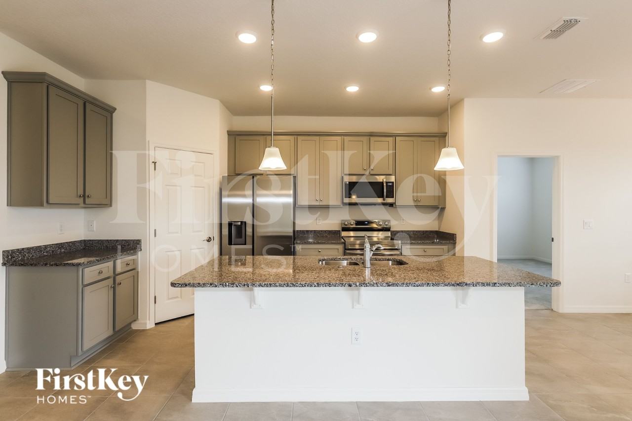 527 Crown Rose Dr - Photo 7 of 16