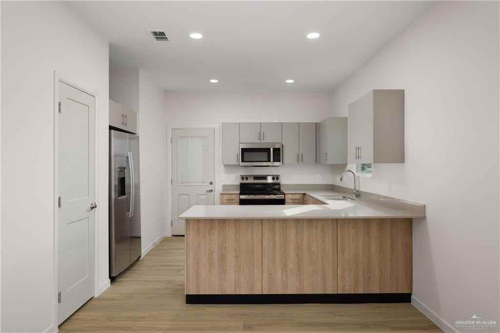 804 N Clarence Ave #4 - Photo 2 of 9