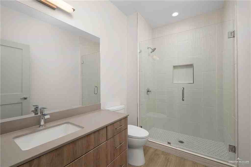 804 N Clarence Ave #4 - Photo 6 of 9